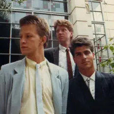 Luister naar Radio Architecture, bekijk muziekvideo's, lees de bio, bekijk de tourdata, en meer!