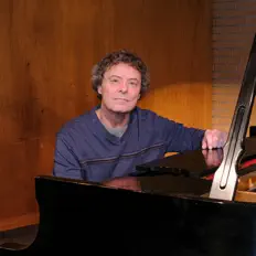 收听 Stephen Weber、观看音乐视频、阅读小传、查看巡演日期等 ！