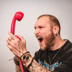 Poslechněte si interpreta Juze, sledujte hudební videa, přečtěte si životopis, podívejte se na data turné a další informace.