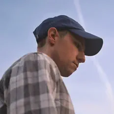 RTN을(를) 듣고, 뮤직 비디오를 보고, 약력을 읽고, 투어 일정 등을 확인하세요!