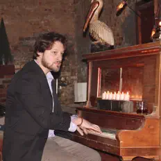 Evan Anthony dinle, müzik videolarını izle, biyografisini oku, tur tarihlerini ve daha fazlasını gör!