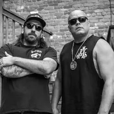 聆聽 Good Ol' Boyz、觀看音樂影片、閱讀小傳、查看巡演日期等！