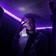 Escucha a MoonBoy, mira videos musicales, lee su biografía, consulta las fechas de las gira y más.