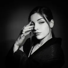 anastezia सुनें, म्यूज़िक वीडियो देखें, बायो पढ़ें, दौरे की तारीखें और बहुत कुछ देखें!