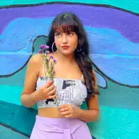 Escucha a undefined, mira videos musicales, lee su biografía, consulta las fechas de las gira y más.