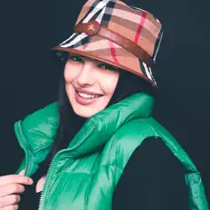 ANDREEAを聴いたり、ミュージックビデオを鑑賞したり、経歴やツアー日程などを確認したりしましょう！