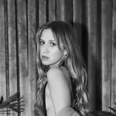 Ακούστε περιεχόμενο από Callaghan Belle, παρακολουθήστε μουσικά βίντεο, διαβάστε το βιογραφικό, δείτε ημερομηνίες περιοδείας, και πολλά ακόμη!