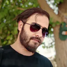 Hör dir HASAN KURT an, schau dir Musikvideos an, lies die Biografie, finde Tourdaten und mehr!