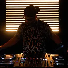 CAS을(를) 듣고, 뮤직 비디오를 보고, 약력을 읽고, 투어 일정 등을 확인하세요!