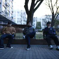 聆聽 undefined、觀看音樂影片、閱讀小傳、查看巡演日期等！