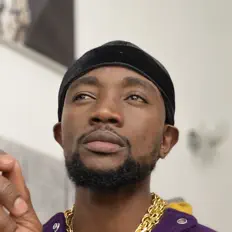 Ascolta King Moses Apa, guarda video musicali, leggi la biografia, vedi le date del tour & altro!