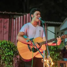 Dengarkan Shivansh Chamoli, tonton video musik, baca bio, lihat tanggal tur & lainnya!