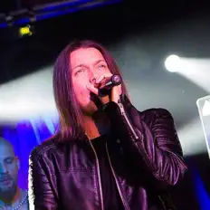 Hör dir Gabriel Fleszar an, schau dir Musikvideos an, lies die Biografie, finde Tourdaten und mehr!