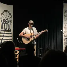 Escucha a Max Tyler, mira videos musicales, lee su biografía, consulta las fechas de las gira y más.
