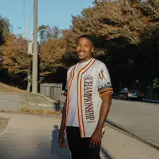 Posłuchaj wykonawcy Wyz Iyz, obejrzyj teledyski, przeczytaj biografię, zobacz daty tras koncertowych i nie tylko!