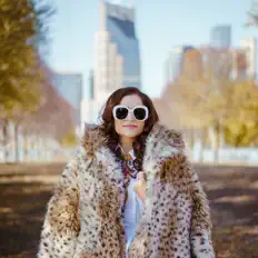 Monica Ortizを聴いたり、ミュージックビデオを鑑賞したり、経歴やツアー日程などを確認したりしましょう！