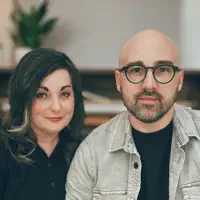 undefinedを聴いたり、ミュージックビデオを鑑賞したり、経歴やツアー日程などを確認したりしましょう!