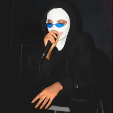 Poslechněte si interpreta Samuraj, sledujte hudební videa, přečtěte si životopis, podívejte se na data turné a další informace.