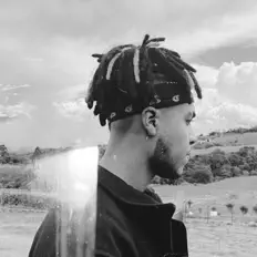 Young Reddyを聴いたり、ミュージックビデオを鑑賞したり、経歴やツアー日程などを確認したりしましょう！