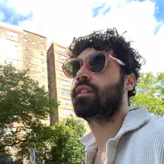 Listen to Roberto Snow, watch music videos, read bio, see tour dates & more!
