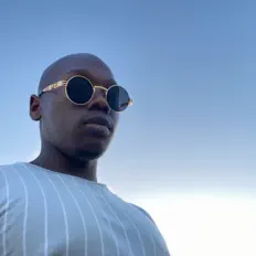 King-Dimplez을(를) 듣고, 뮤직 비디오를 보고, 약력을 읽고, 투어 일정 등을 확인하세요!