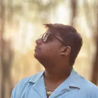 Hör dir undefined an, schau dir Musikvideos an, lies die Biografie, finde Tourdaten und mehr!