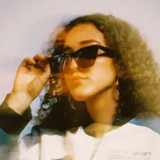 Luister naar Áine Currie, bekijk muziekvideo's, lees de bio, bekijk de tourdata, en meer!