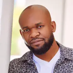 Escucha a Fiston Kalala, mira videos musicales, lee su biografía, consulta las fechas de las gira y más.