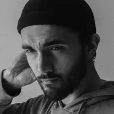 Poslechněte si interpreta Nard, sledujte hudební videa, přečtěte si životopis, podívejte se na data turné a další informace.