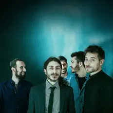 Luister naar AcomeandromedA, bekijk muziekvideo's, lees de bio, bekijk de tourdata, en meer!