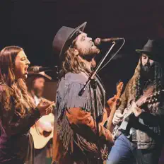 Luister naar Hunter James and The Titanic, bekijk muziekvideo's, lees de bio, bekijk de tourdata, en meer!