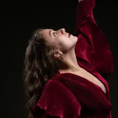 Ακούστε περιεχόμενο από Eliza Delf, παρακολουθήστε μουσικά βίντεο, διαβάστε το βιογραφικό, δείτε ημερομηνίες περιοδείας, και πολλά ακόμη!