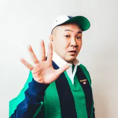 WOOD MANを聴いたり、ミュージックビデオを鑑賞したり、経歴やツアー日程などを確認したりしましょう！