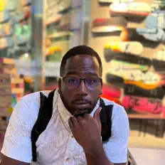 Ouça BlacKlout, assista a videoclipes, leia a biografia, veja as datas das turnês e mais!