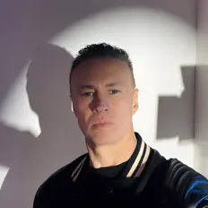 Dengarkan Futurebound, tonton video musik, baca bio, lihat tanggal tur & lainnya!