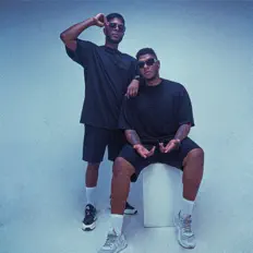 Junior & Coryを聴いたり、ミュージックビデオを鑑賞したり、経歴やツアー日程などを確認したりしましょう！