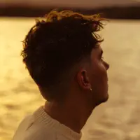 Escucha a undefined, mira videos musicales, lee su biografía, consulta las fechas de las gira y más.