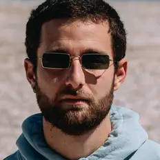 Ascolta Ni_so, guarda video musicali, leggi la biografia, vedi le date del tour & altro!