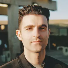 Escucha a Cael Dadian, mira videos musicales, lee su biografía, consulta las fechas de las gira y más.