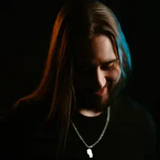 Gee Clarke을(를) 듣고, 뮤직 비디오를 보고, 약력을 읽고, 투어 일정 등을 확인하세요!