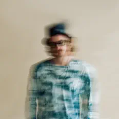 Poslechněte si interpreta Ross Mayfield, sledujte hudební videa, přečtěte si životopis, podívejte se na data turné a další informace.