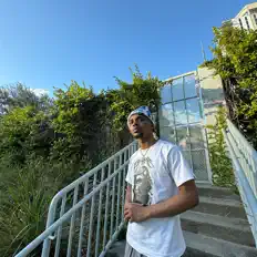 收听 lil kxm、观看音乐视频、阅读小传、查看巡演日期等 ！