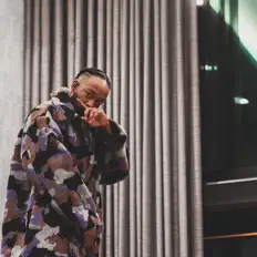 Relus Willを聴いたり、ミュージックビデオを鑑賞したり、経歴やツアー日程などを確認したりしましょう！