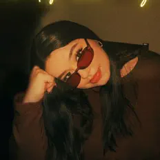 Hör dir LAIBA an, schau dir Musikvideos an, lies die Biografie, finde Tourdaten und mehr!