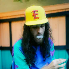 Dengarkan Big Thorns, tonton video musik, baca bio, lihat tanggal tur & lainnya!