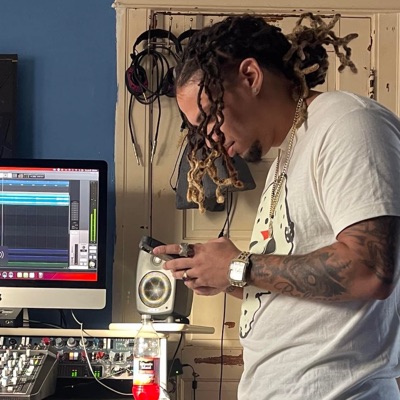 Listen to KayLeon, watch music videos, read bio, see tour dates & more!