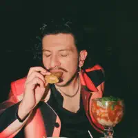 Escucha a undefined, mira videos musicales, lee su biografía, consulta las fechas de las gira y más.