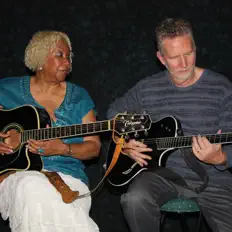 Chris and Daya Devi-Doolin을(를) 듣고, 뮤직 비디오를 보고, 약력을 읽고, 투어 일정 등을 확인하세요!