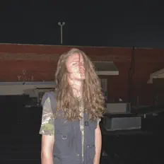 KyllDyll을(를) 듣고, 뮤직 비디오를 보고, 약력을 읽고, 투어 일정 등을 확인하세요!