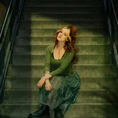 Écoutez emiiyuu, regardez des vidéoclips, lisez la biographie, consultez les dates de tournée et plus encore !